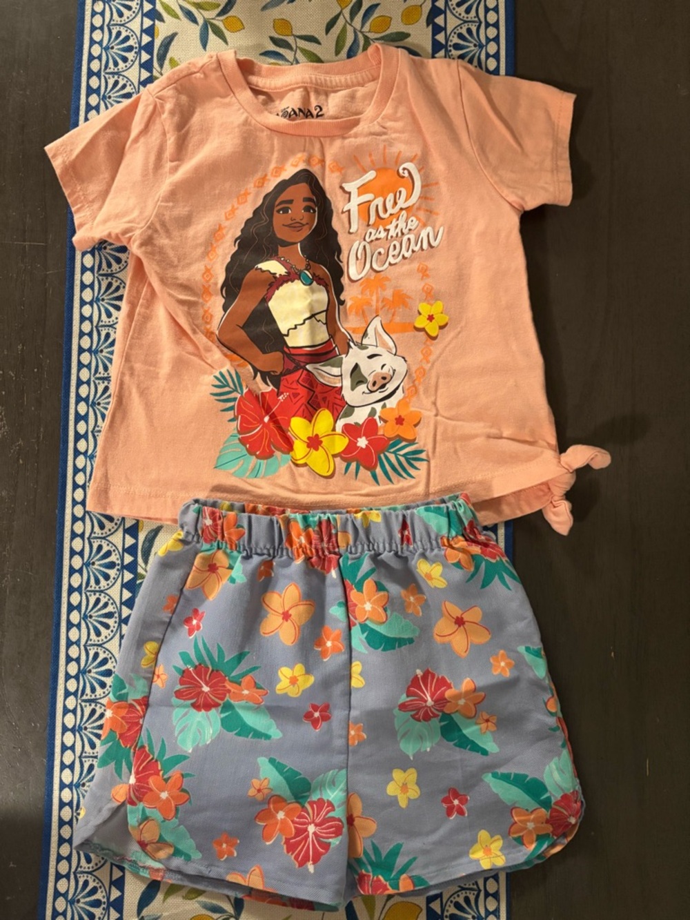 Girls' Moana Graphic  Set - Peach Top & Floral Shorts